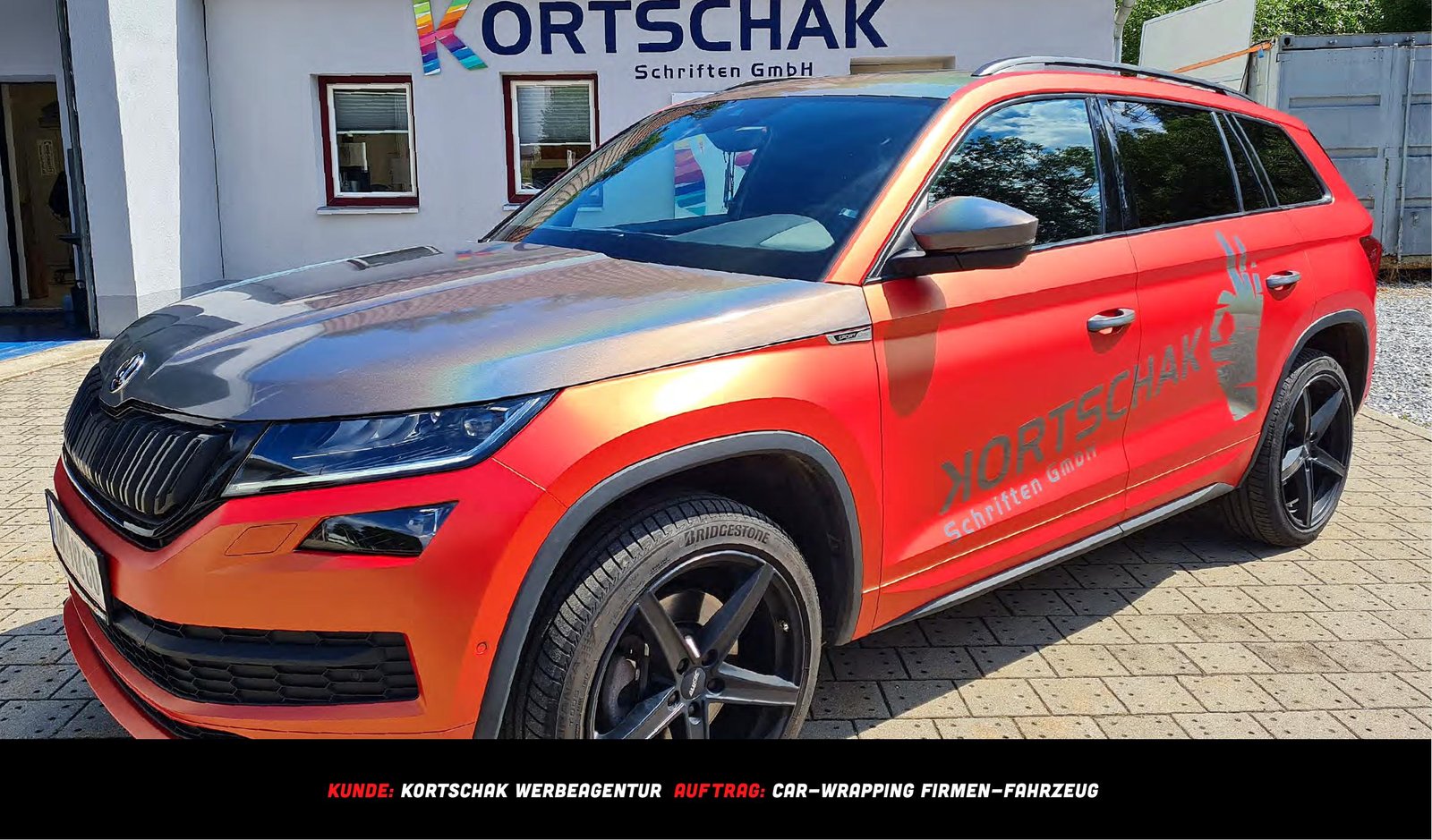 Kortschak Car-Wrapping – Skoda Kodiaq in Rot-Schwarz Chromeffekt